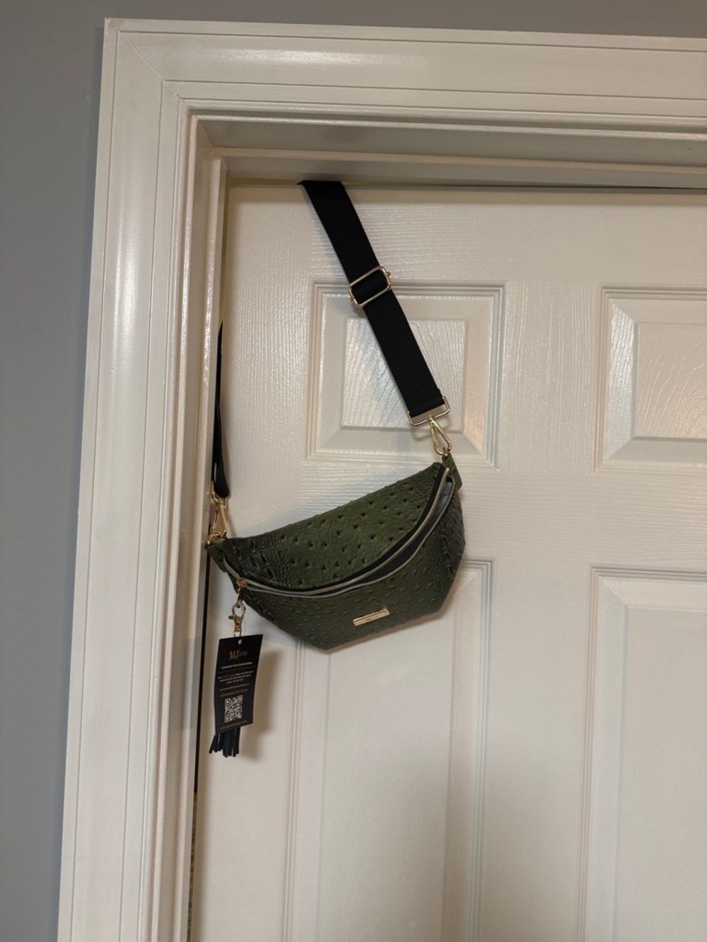 Makeup Junkie Olive Dune Green Sidekick with card holder